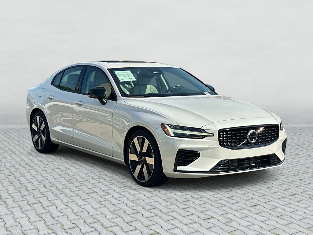 Thumbnail: 2024 Volvo S60 - 3
