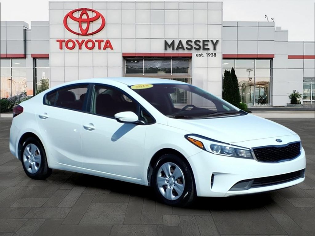 Clear White 2018 Kia Forte LX Sedan Front-Wheel Drive 6-Speed Automatic
