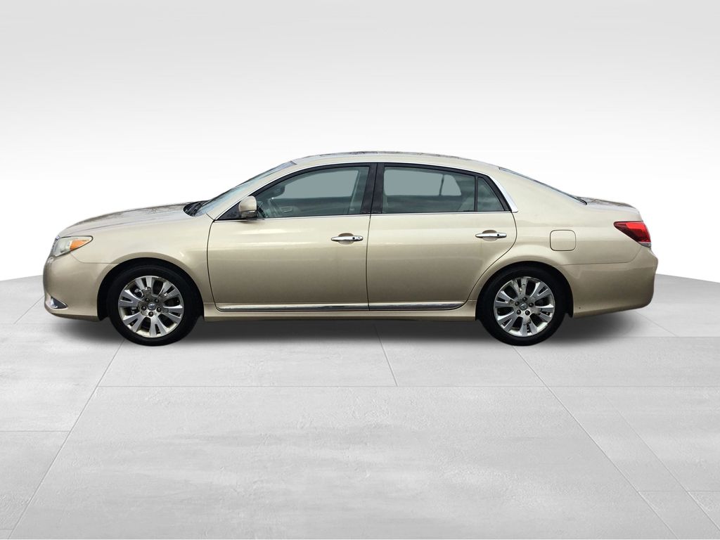 Thumbnail: 2011 Toyota Avalon - 2