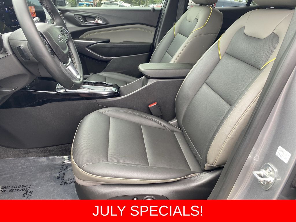 Used 2025 Chevrolet Trax SUV