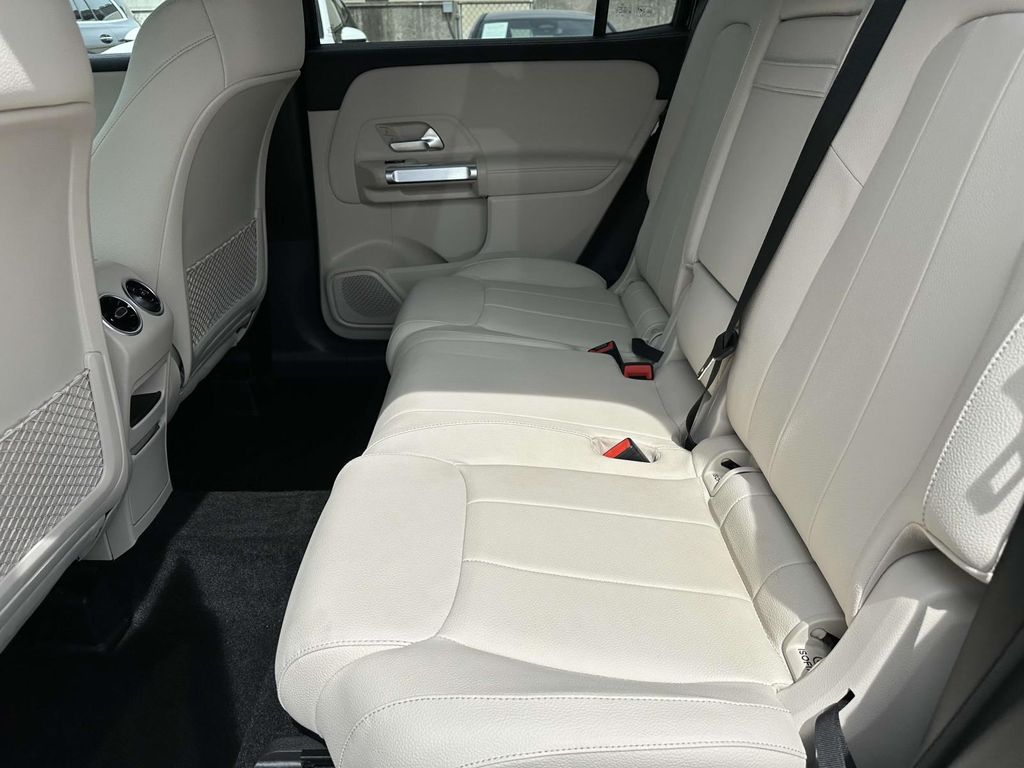 2025 Mercedes-Benz GLB 250 15