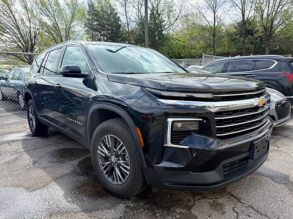 Black Metallic 2026 Chevrolet Traverse LT AWD SUV / Crossover Four-Wheel Drive 8-Speed Automatic