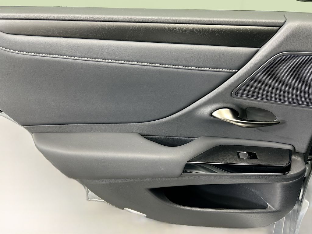 Thumbnail: 2023 Lexus ES - 27