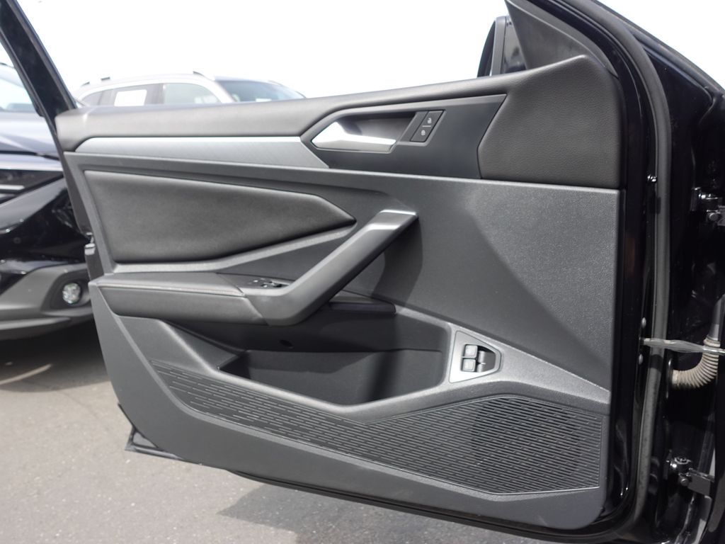 Used 2024  Volkswagen 1.5T SE image 22