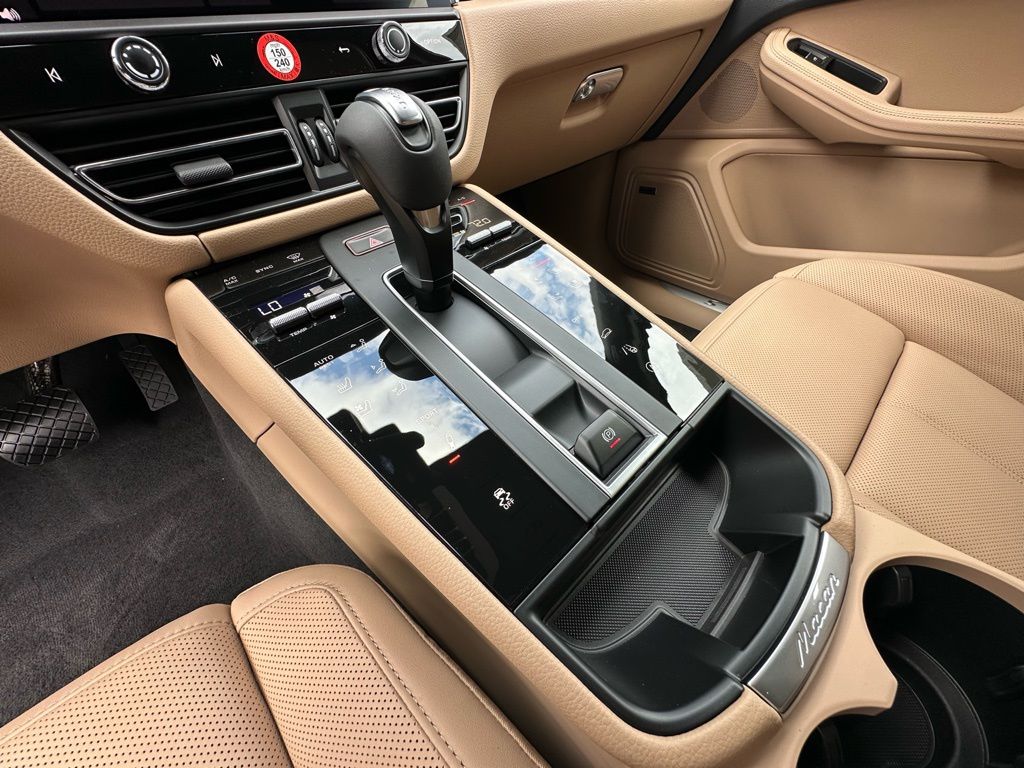 Thumbnail: 2026 Porsche Macan - 30