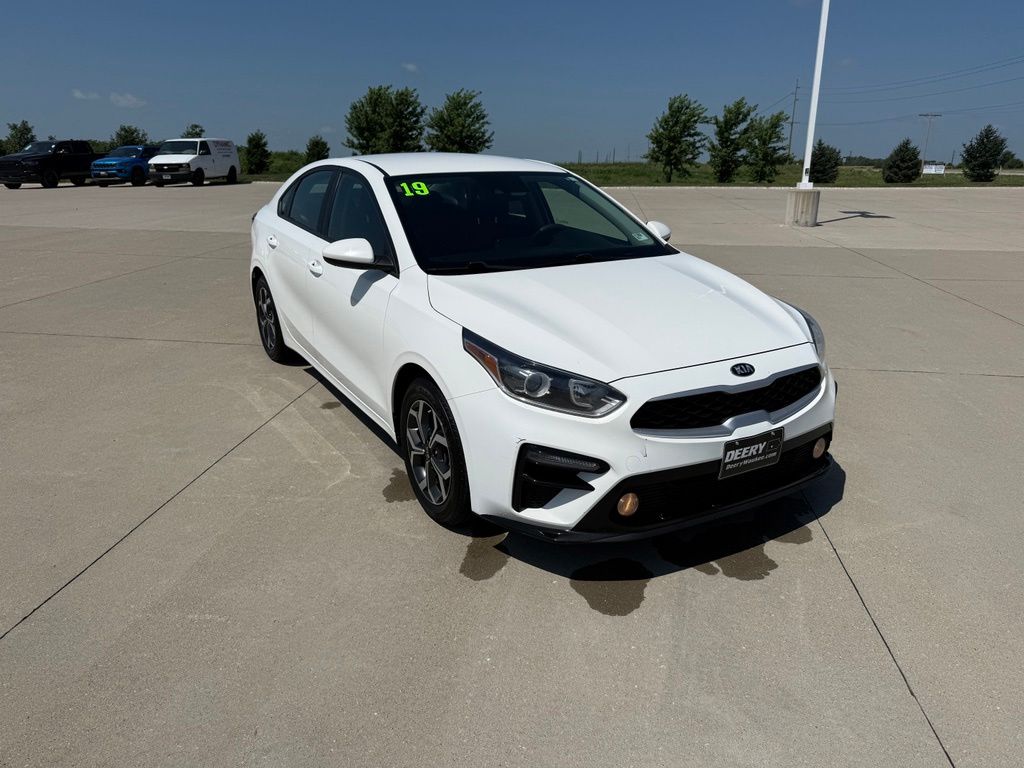 Clear White 2019 Kia Forte Sedan Front-Wheel Drive Continuously Variable Transmission