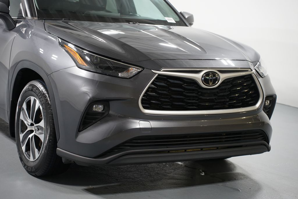 Thumbnail: 2023 Toyota Highlander - 4