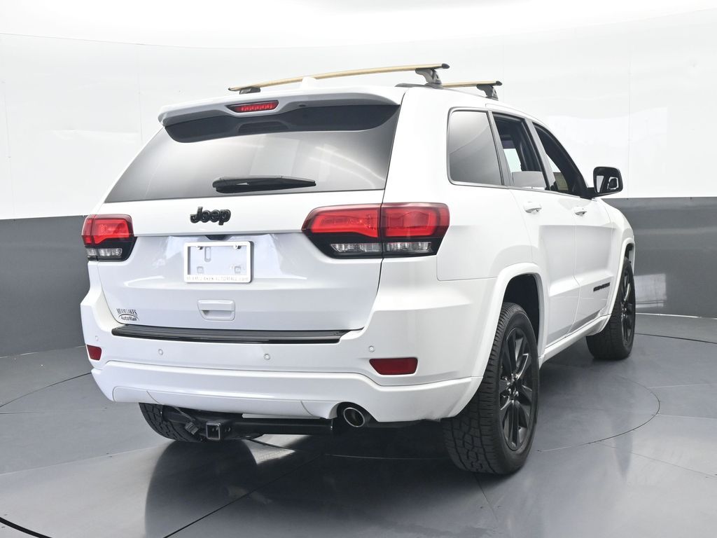 Used 2018 Bright White Clearcoat Jeep Altitude image 5