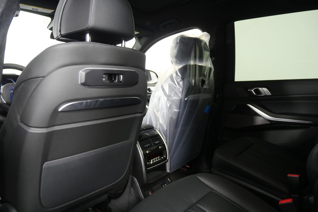 Thumbnail: 2026 BMW X7 - 19