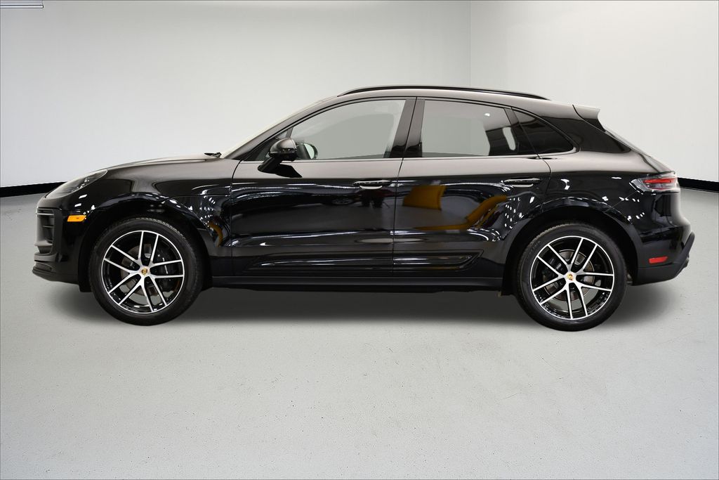 Thumbnail: 2025 Porsche Macan - 2