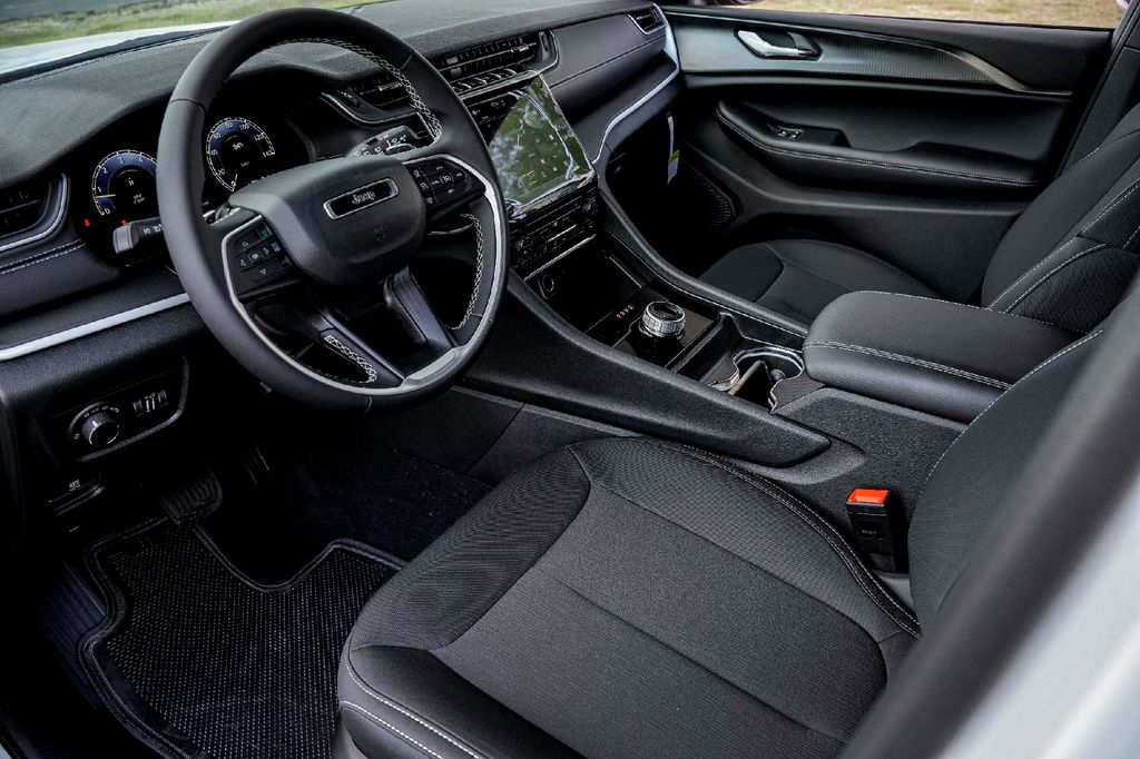 New Car 2025 Jeep Grand Cherokee  Altitude X For Sale Under $40,000 In Taylor, Texas