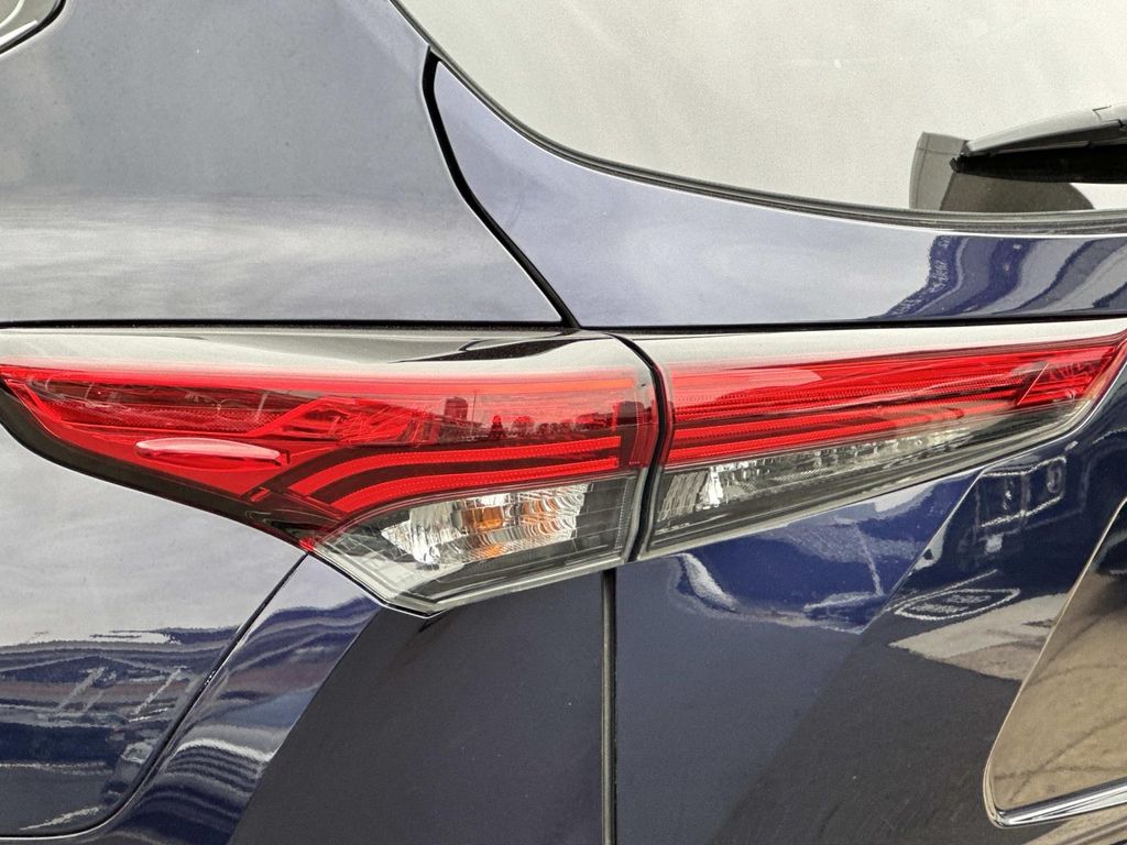 Thumbnail: 2021 Toyota Highlander - 11