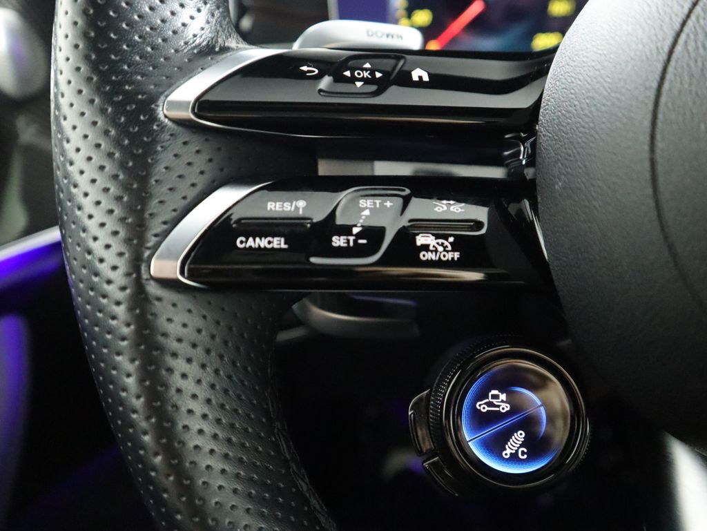 Thumbnail: 2022 Mercedes-Benz E-Class - 11