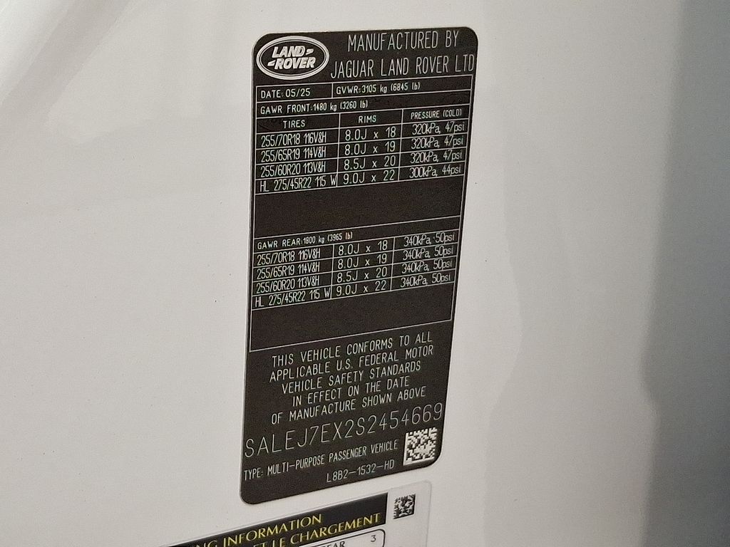 2025 Land Rover Defender 110 17
