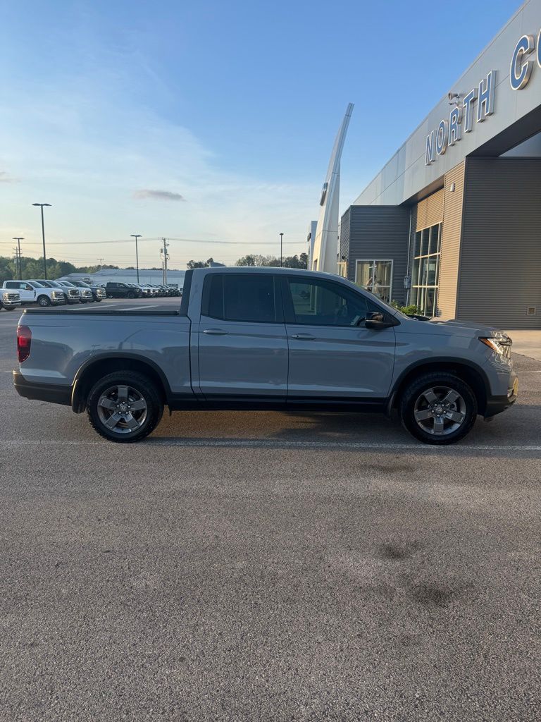 View vehicle photo 6