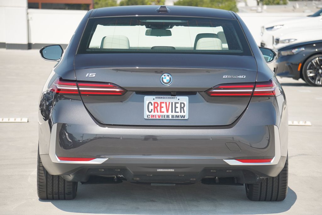 Thumbnail: 2026 BMW i5 - 6