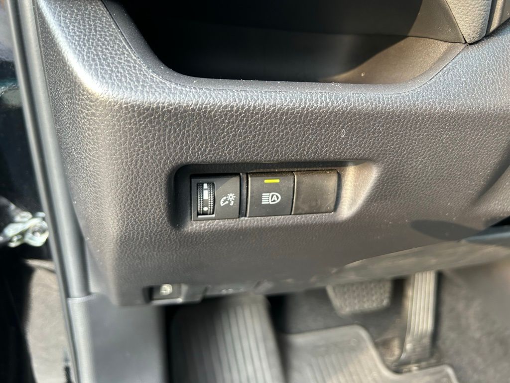 2024 Toyota RAV4 XLE 18