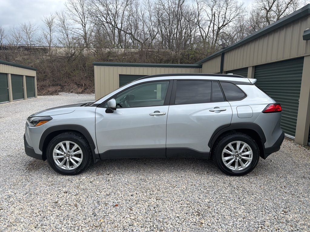 View vehicle photo 3