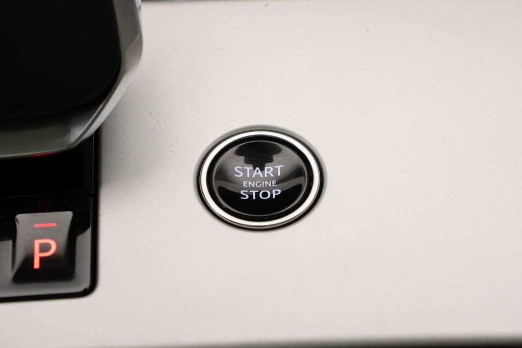 Thumbnail: 2026 Land Rover Range Rover - 21