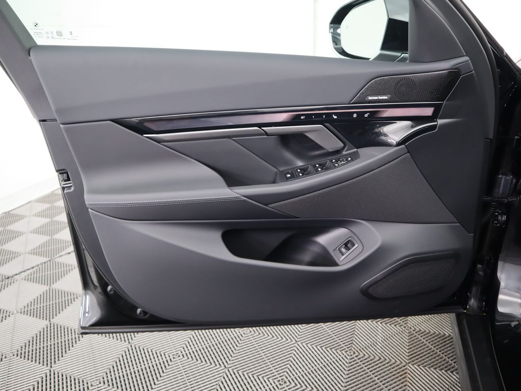 2025 BMW i5 eDrive40 25