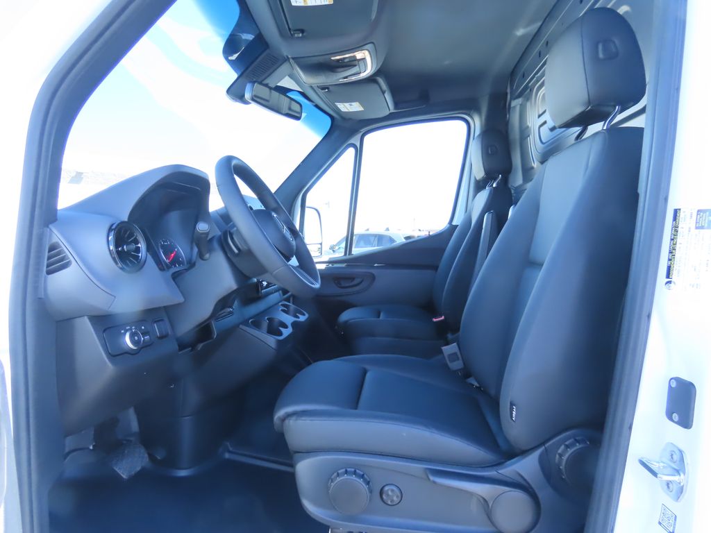 Thumbnail: 2025 Mercedes-Benz Sprinter - 19