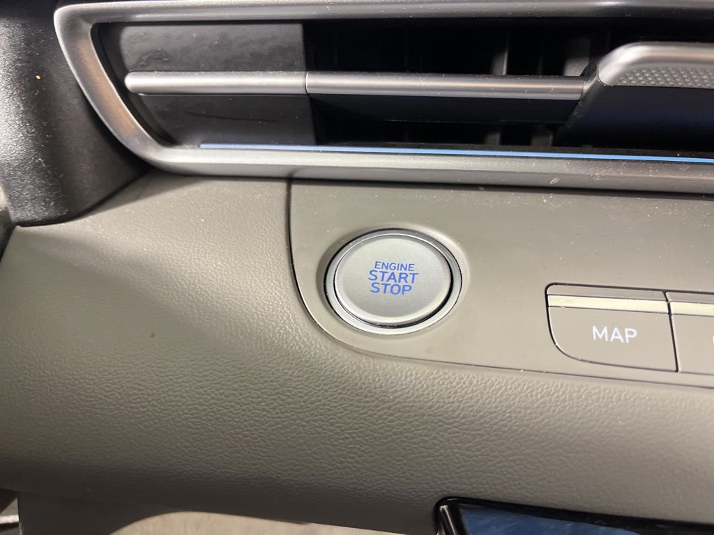 Thumbnail: 2025 Hyundai Elantra - 32