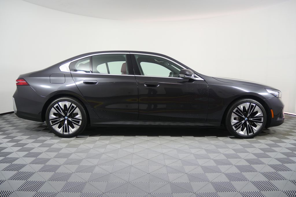 Thumbnail: 2025 BMW 5 Series - 2
