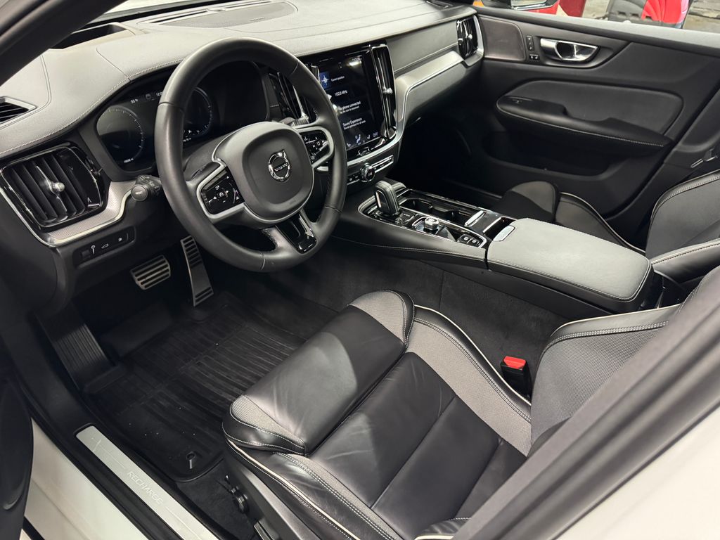 2022 Volvo S60 Recharge Plug-In Hybrid T8 R-Design