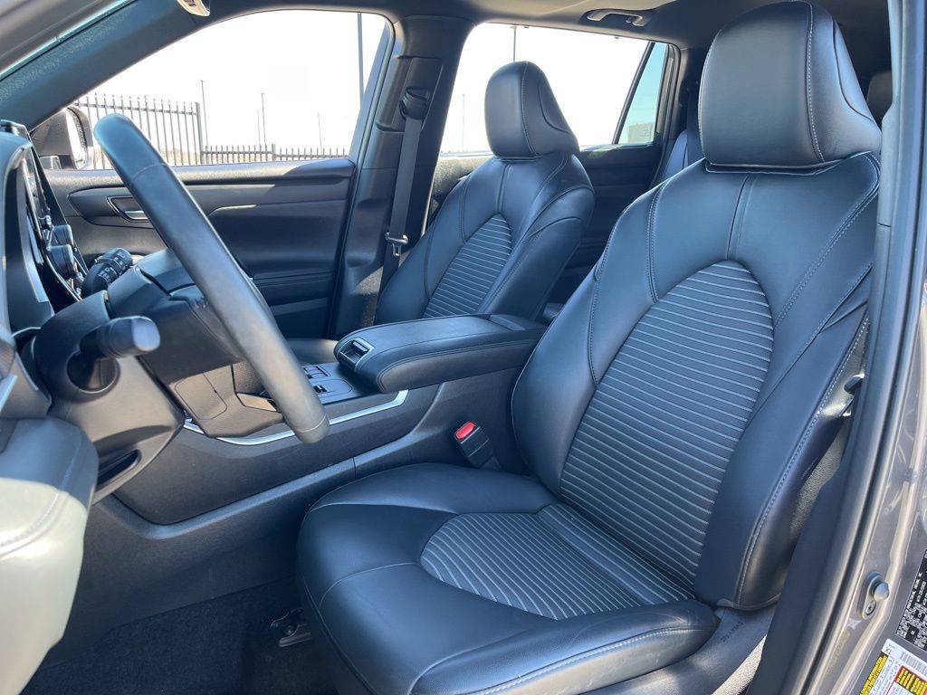 Thumbnail: 2024 Toyota Highlander - 25