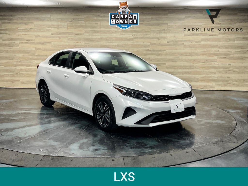 Snow White Pearl 2023 Kia Forte Sedan Front-Wheel Drive Continuously Variable Transmission