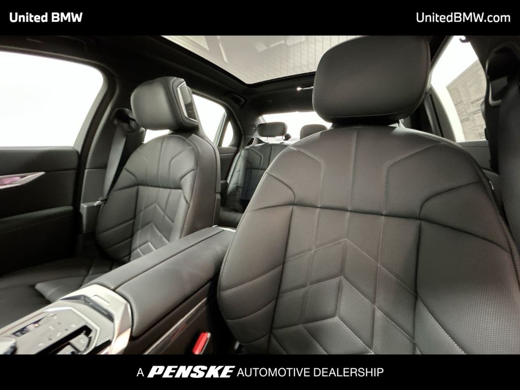 Thumbnail: 2025 BMW 7 Series - 13