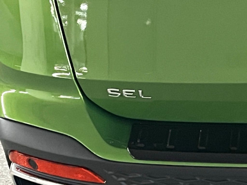 2025 Volkswagen Taos SEL - Photo 36