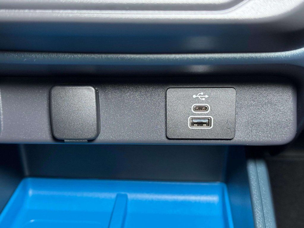 Used 2025 Oxford White Ford XLT image 13