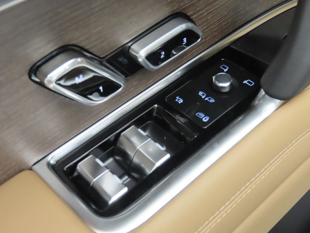 Thumbnail: 2025 Land Rover Range Rover - 25