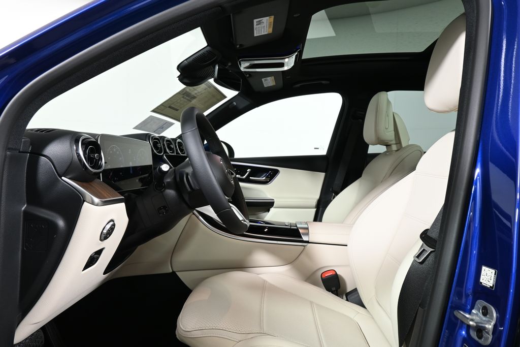 Thumbnail: 2025 Mercedes-Benz GLC - 3