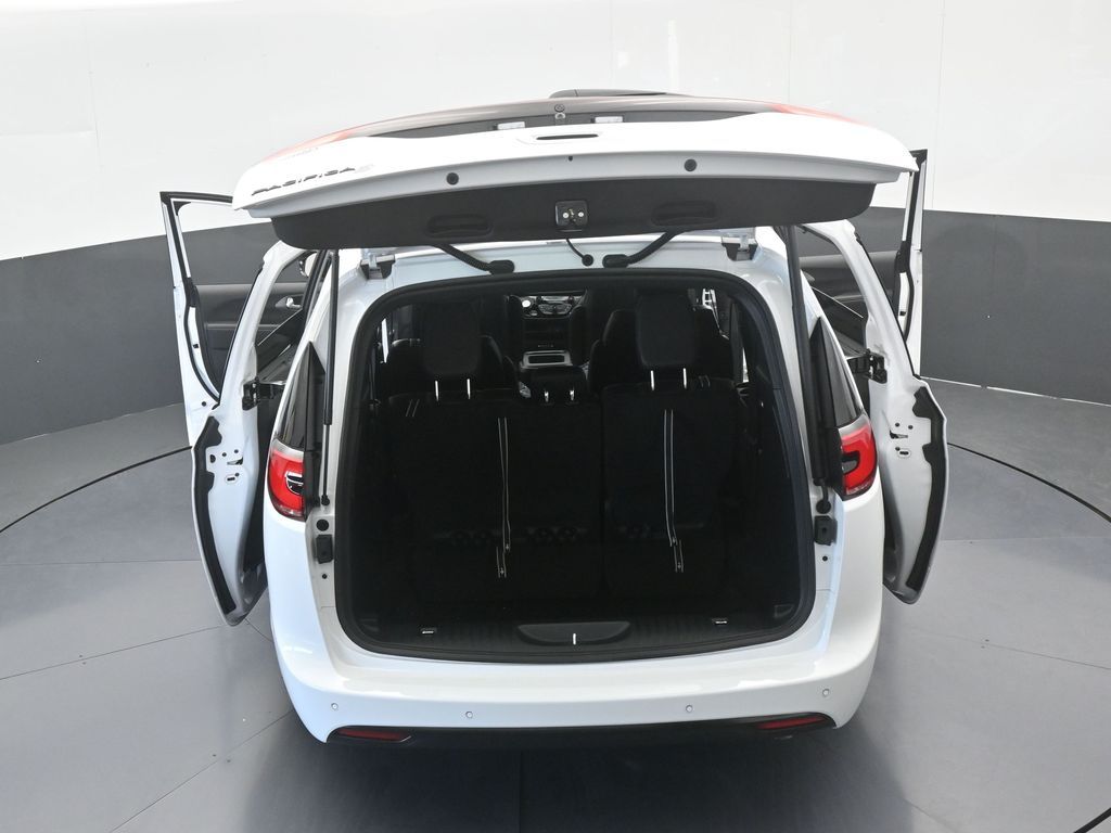 New 2026 Bright White Clearcoat Chrysler Select image 68