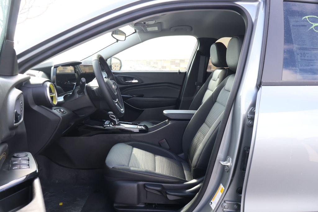 Thumbnail: 2026 Chevrolet Trax - 14