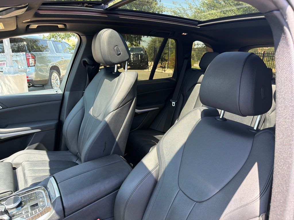 Used 2019 Gray BMW xDrive40i image 21