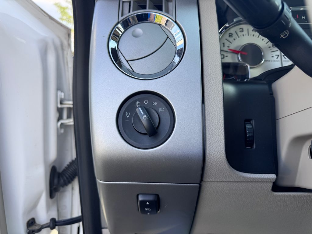Used 2013 White Platinum Clearcoat Metallic Ford Limited image 22