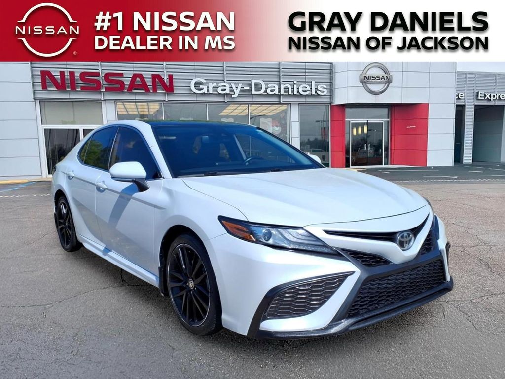 White (Wind Chill Pearl) 2021 Toyota Camry XSE FWD Sedan Front-Wheel Drive 8-Speed Automatic
