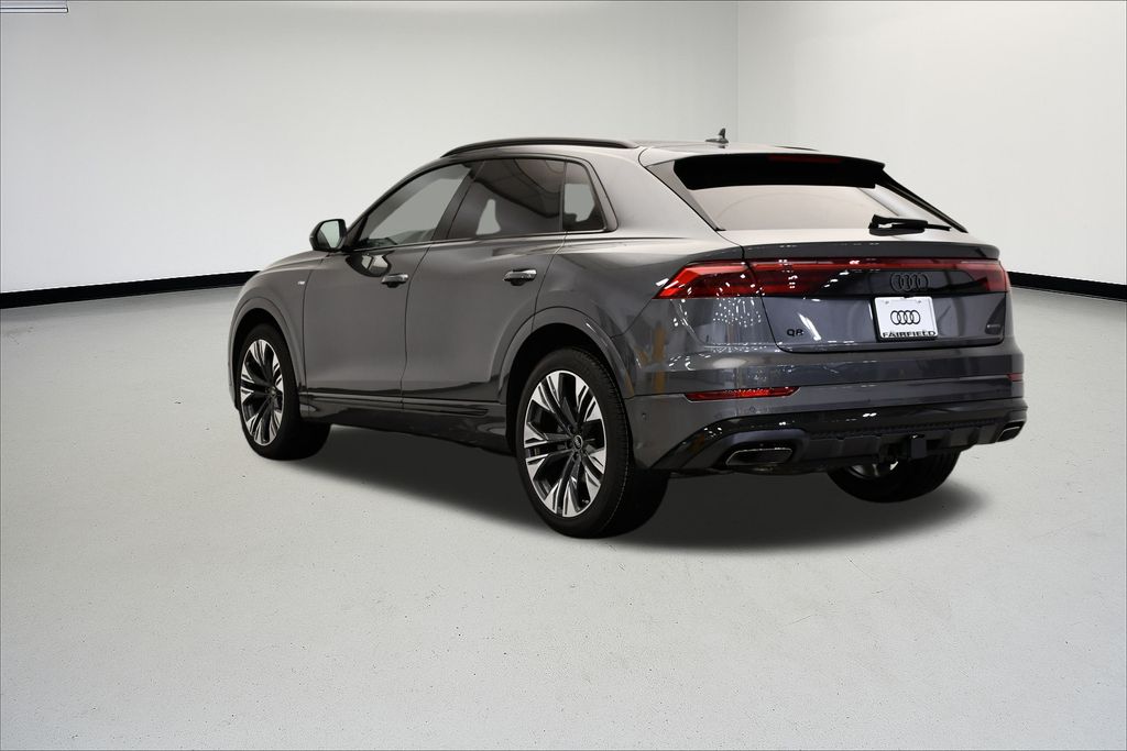 Thumbnail: 2026 Audi Q8 - 3