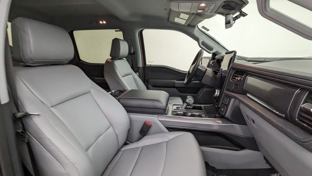 2025 Ford F-150 Lightning Flash - Photo 88