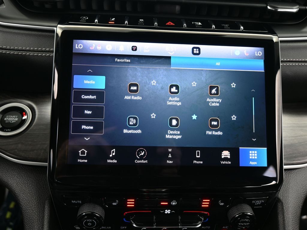 Used 2023 Diamond Black Crystal Pearlcoat Jeep Limited image 22