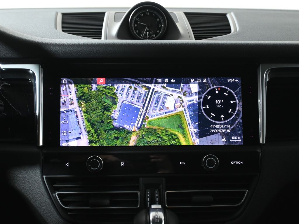 Thumbnail: 2025 Porsche Macan - 23