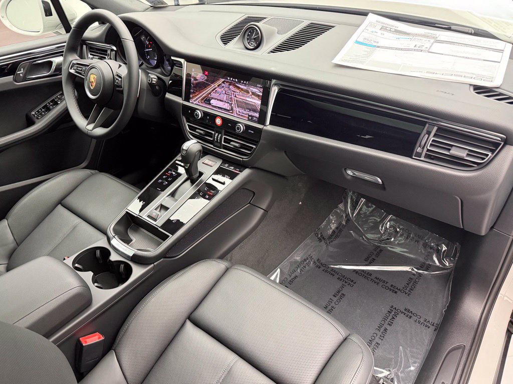 Thumbnail: 2026 Porsche Macan - 31