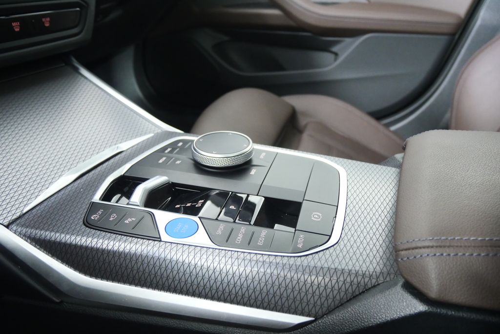 Thumbnail: 2025 BMW i4 - 27