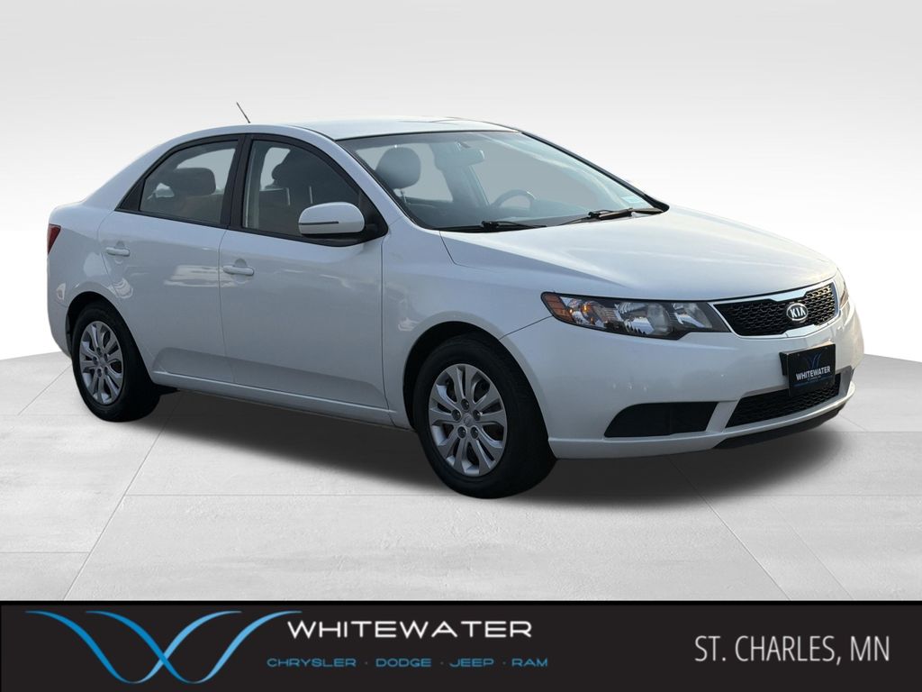 Snow White Pearl 2013 Kia Forte Sedan Front-Wheel Drive 6-Speed Automatic Overdrive