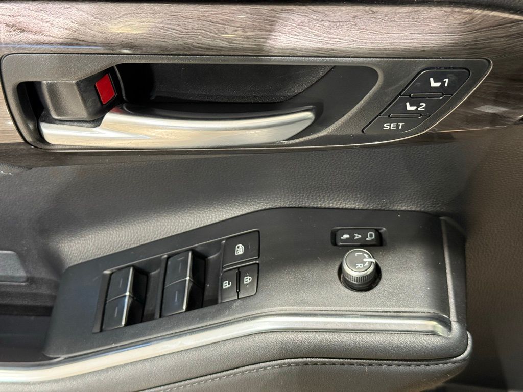 Thumbnail: 2023 Toyota Highlander - 16