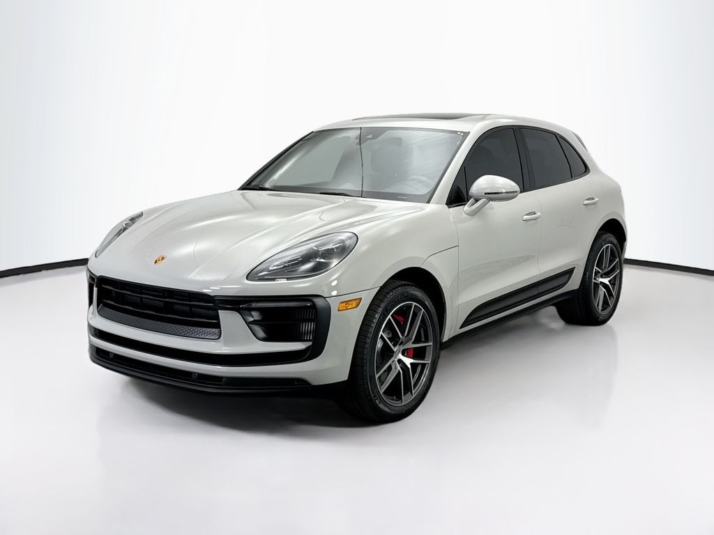 2022 Porsche Macan S's photo