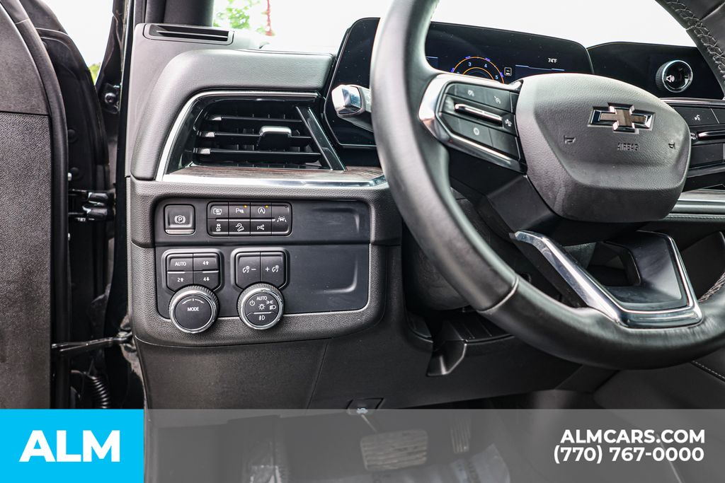 Used 2025 Black Chevrolet Z71 image 28